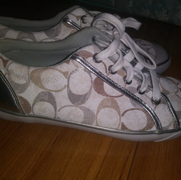Coach shoes size 8 1/2 - Picture 2 of 3